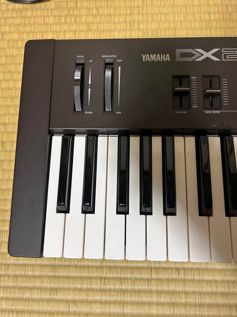 YAMAHA DX27 シンセサイザー