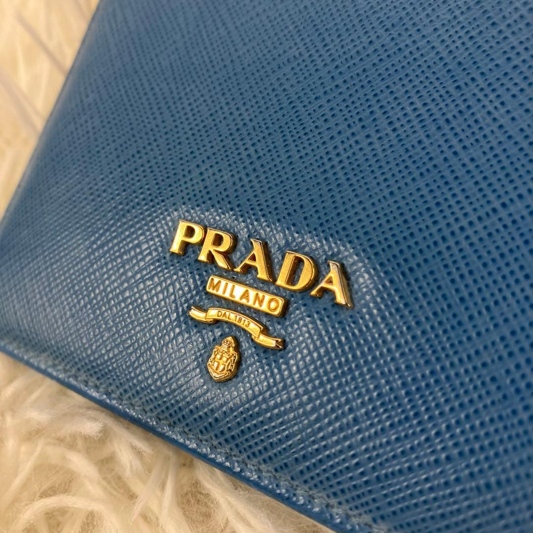 美品✨プラダ 二つ折り 財布 バイカラー ゴールドロゴ ブルー サファイ