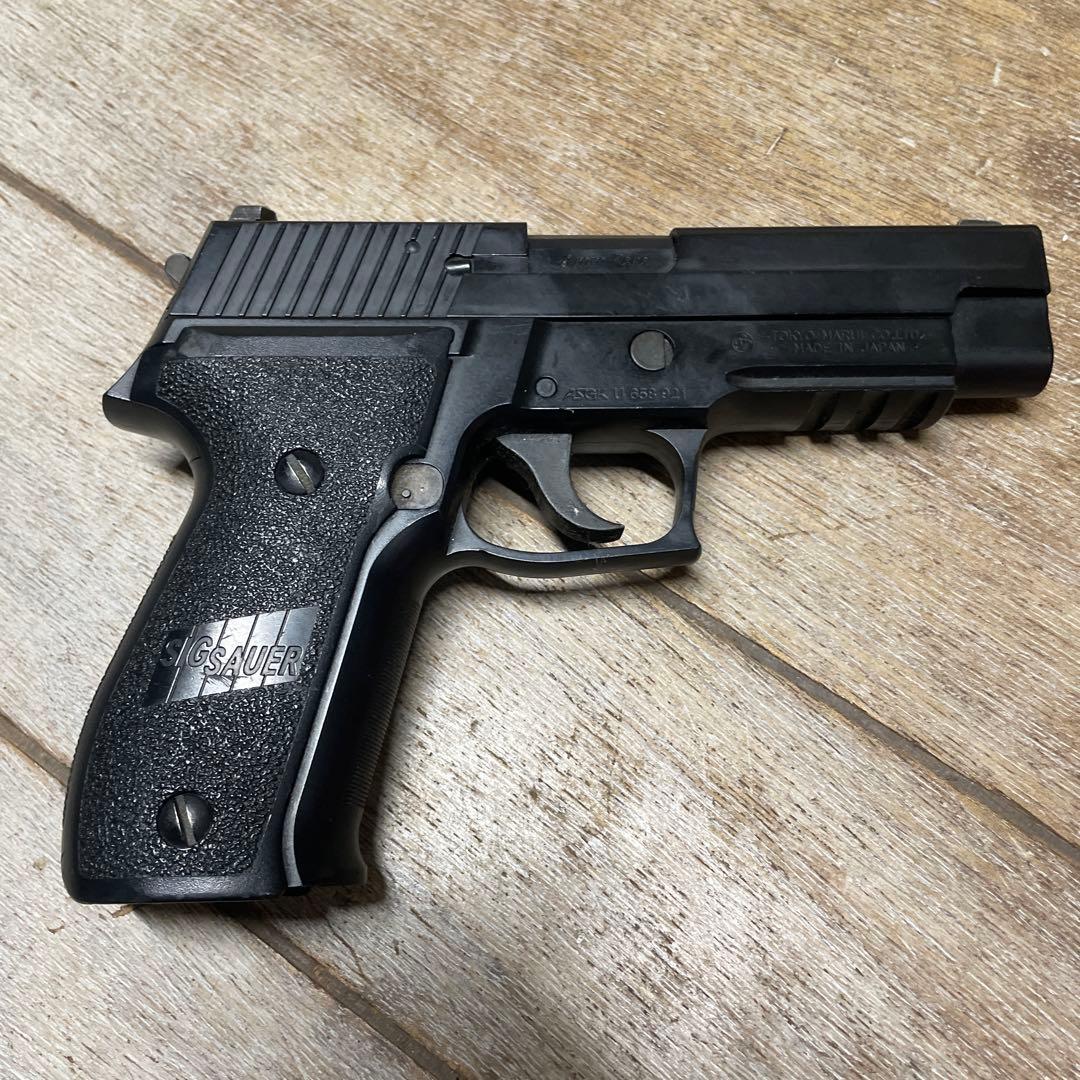 東京マルイ　P226 ガスガン 3マガジン付き