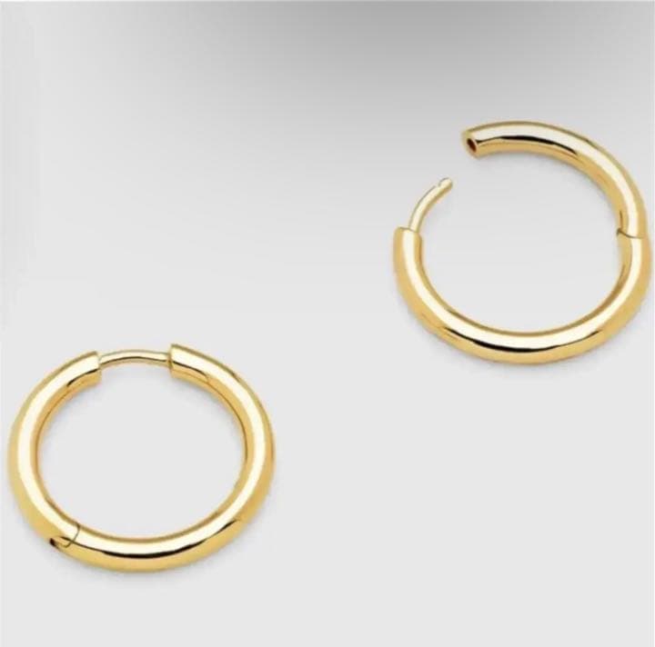TOM WOOD クラシックフープ ゴールド ピアスM S115389500 ア