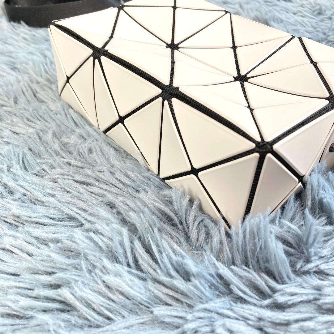 美品　バオバオ　イッセイミヤケ　BB33AG661　ショルダーバッグ　ホワイト