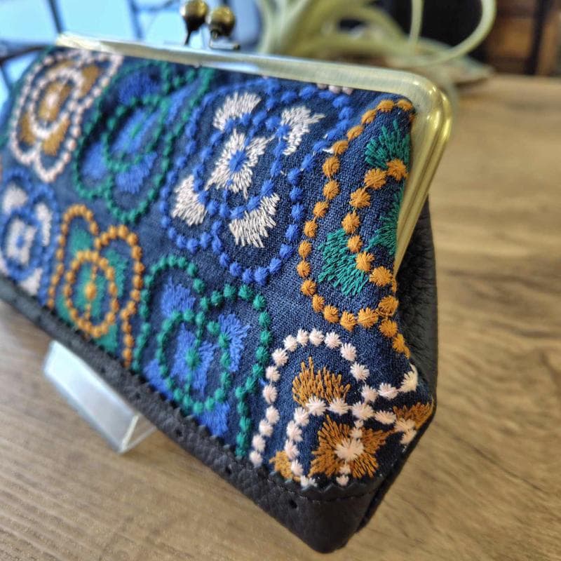 ミナペルホネン/本革　blemenブルーメン/がま口長財布薄型①