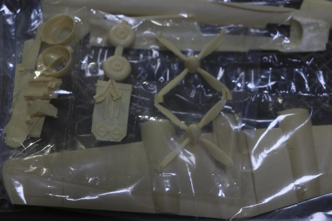 超貴重 メカドール製陸軍試作機 キー83試作遠距離戦闘機 1/72