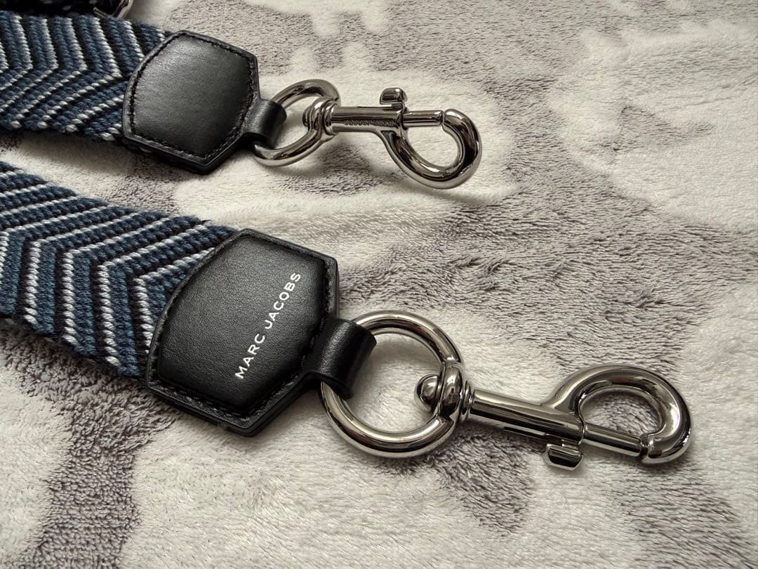 【美品】マークジェイコブス ストラップ 青ストライプ柄