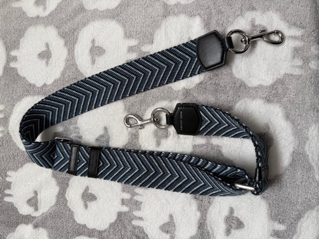 【美品】マークジェイコブス ストラップ 青ストライプ柄