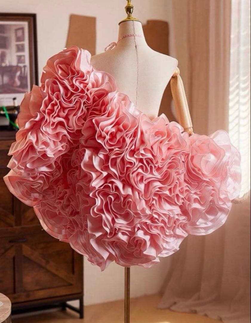 お花のデザインにフリルがゴージャスなピンクのショール