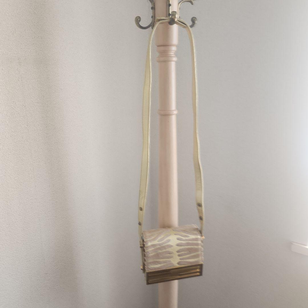 FENDI ゴールド ストライプ ショルダーバッグ