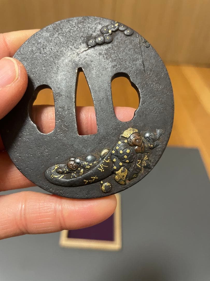 24時間以内発送★まとめ買い割引あり★鍔　刀の鍔 鉄製 刀装具 金　透かし