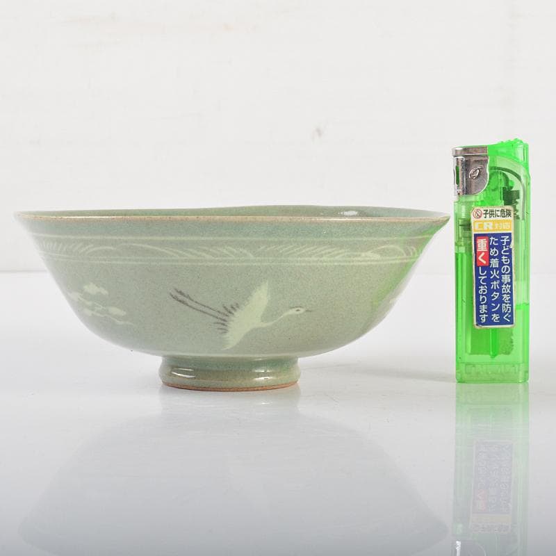 韓国人間文化財 柳海剛（柳根瀅）作 高麗青磁 象嵌鶴雲文茶碗 共箱