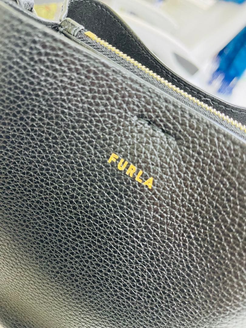 FURLA ブラック レザーバケットバッグ