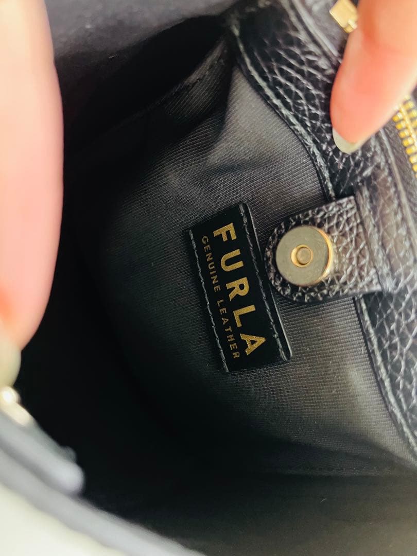 FURLA ブラック レザーバケットバッグ