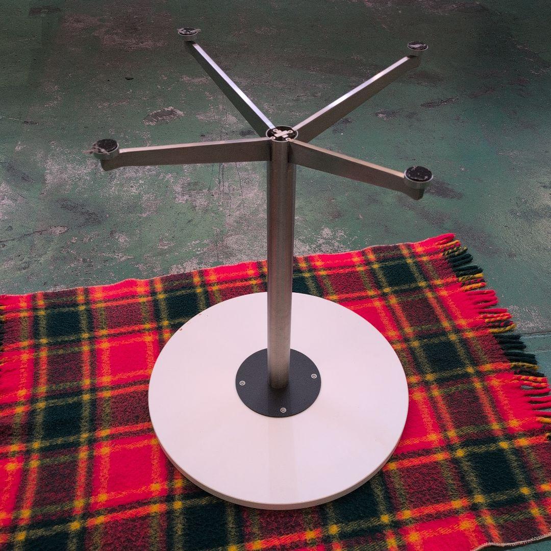 ホワイト円形ダイニングテーブル