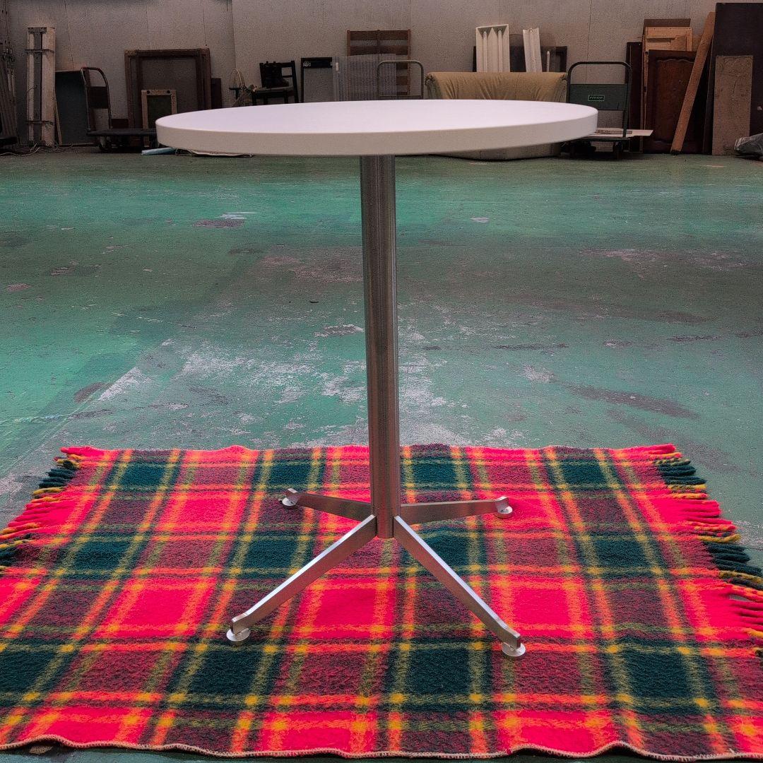 ホワイト円形ダイニングテーブル