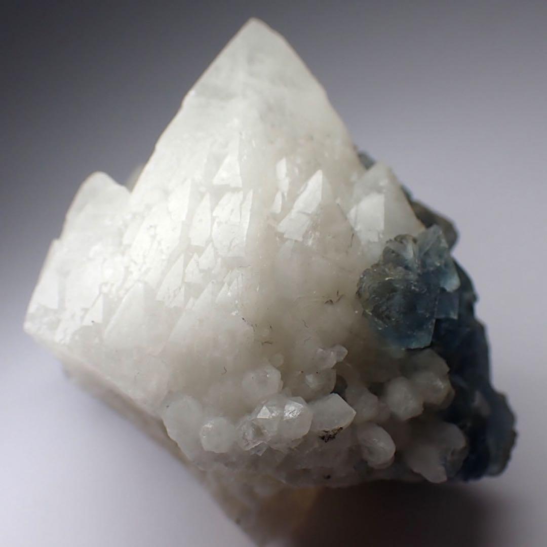 中国/内モンゴル産】ブルーフローライトwithクォーツ