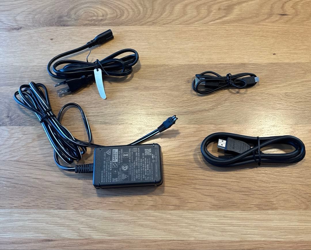 SONY 4K Handycam FDR-AX45 ケース／小型グリップ三脚付き