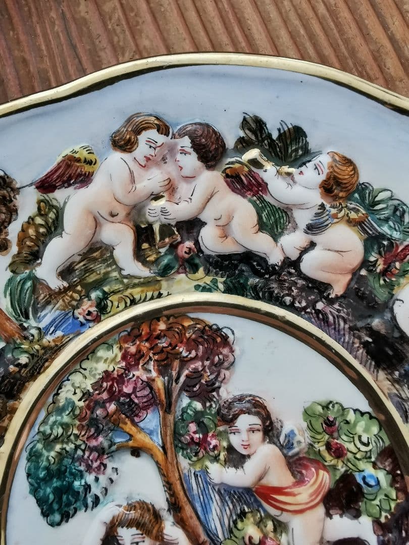 アンティーク イタリア カポデモンテ ハンドペイント エンボス装飾絵皿 天使子供