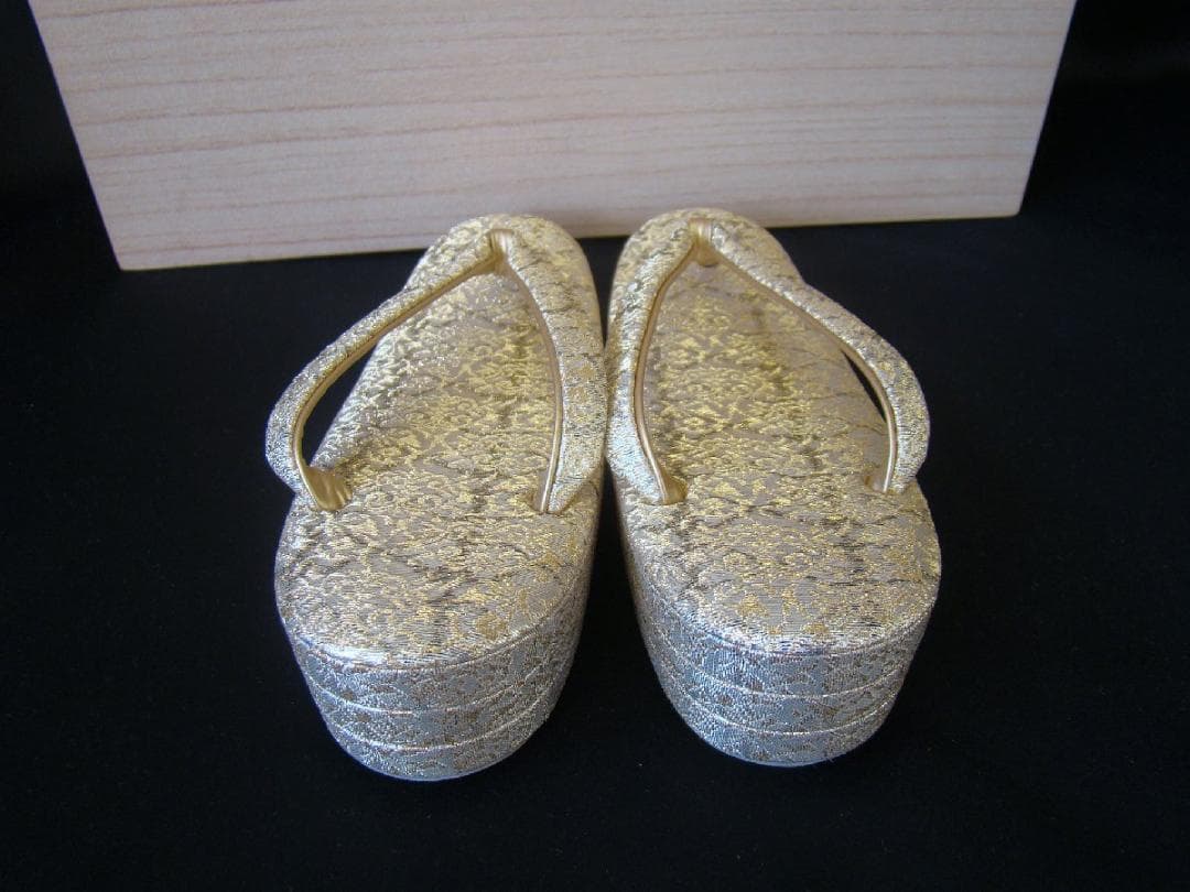 新古品 訪問着・礼装用 帯地 草履・バッグ セット Zs1002チョコ