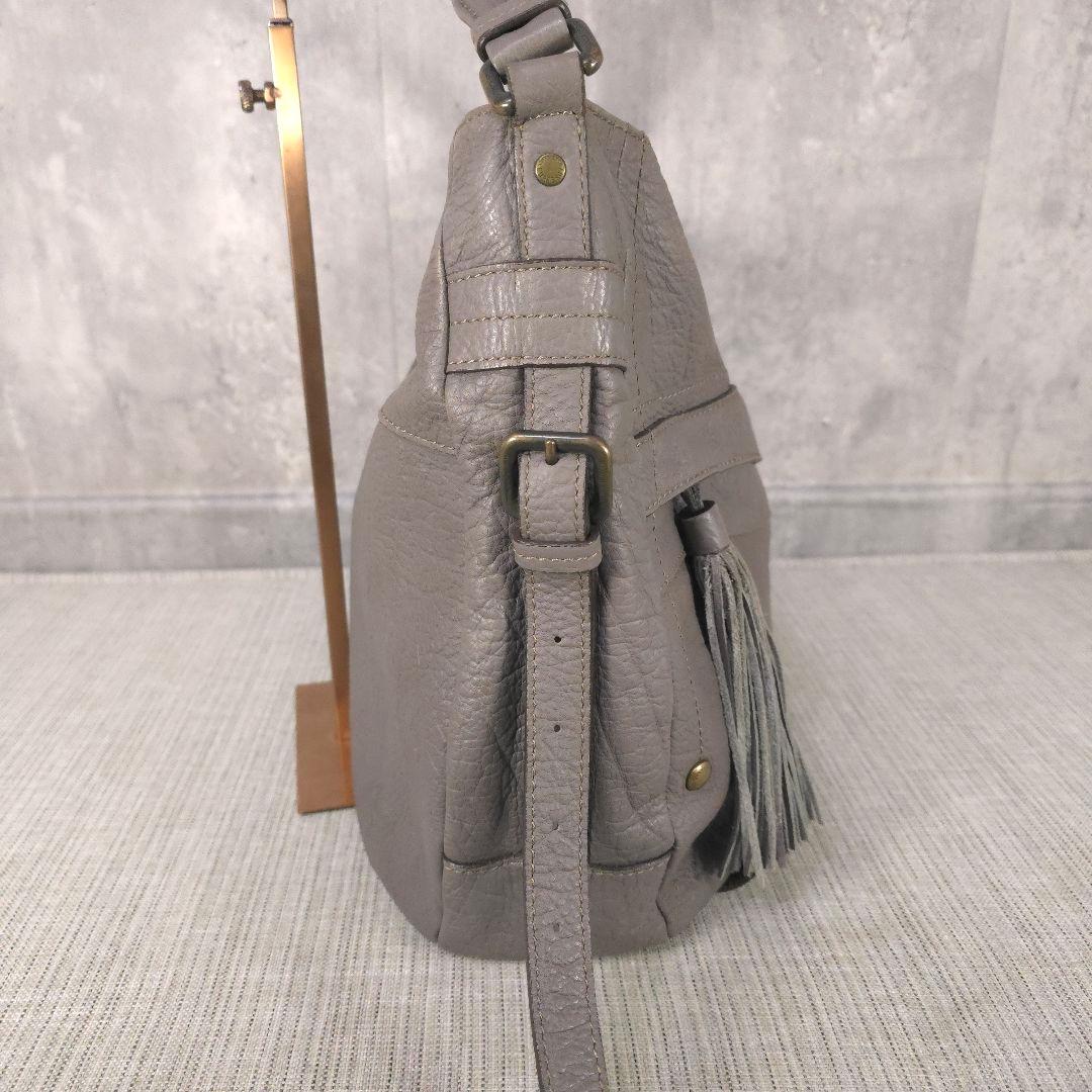 BURBERRY　バーバリー　ブルーレーベル　レザー　ショルダーバッグ　オーバル