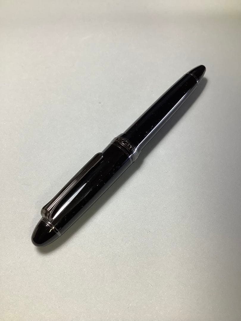 セーラーの万年筆　ブラックラスター　ペン先: EF 【不良個所あり】
