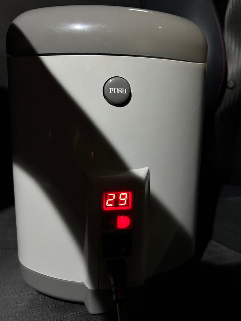 【お値引き中】車載用　小型冷蔵庫　保温庫　4.5L