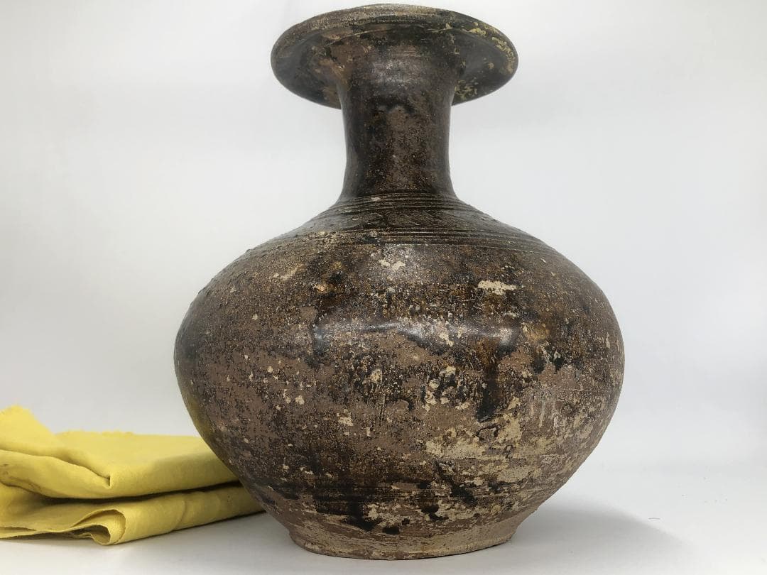 緑褐釉鍔口線刻文壺 】 クメール陶 12～14世紀 蔵出初