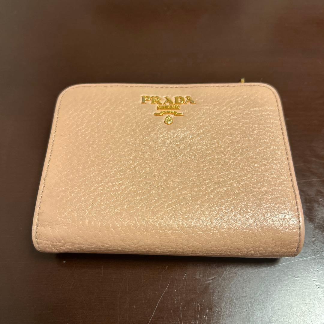 PRADA ベージュ 二つ折り財布