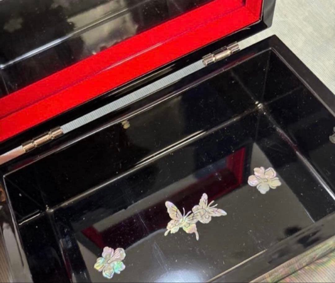 韓国伝統工芸 螺鈿細工 高級宝石箱｜蝶と花文様 一点物