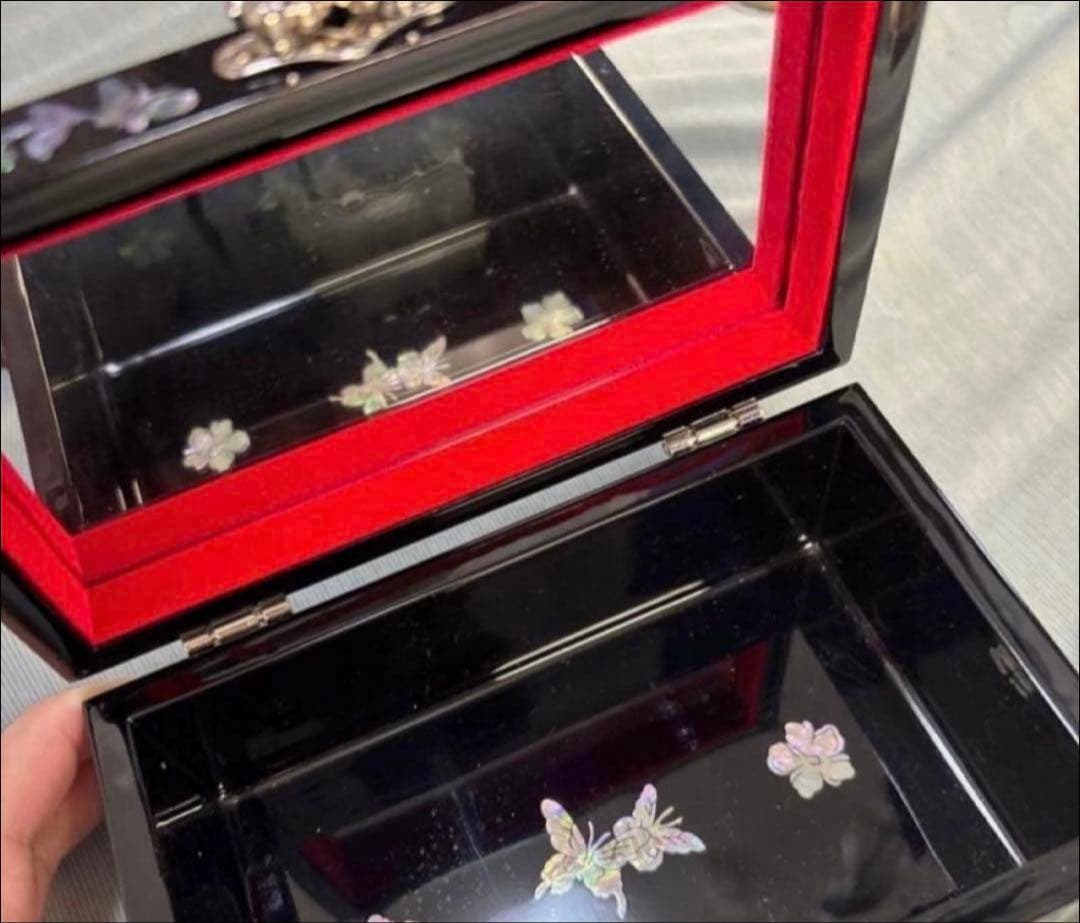 韓国伝統工芸 螺鈿細工 高級宝石箱｜蝶と花文様 一点物