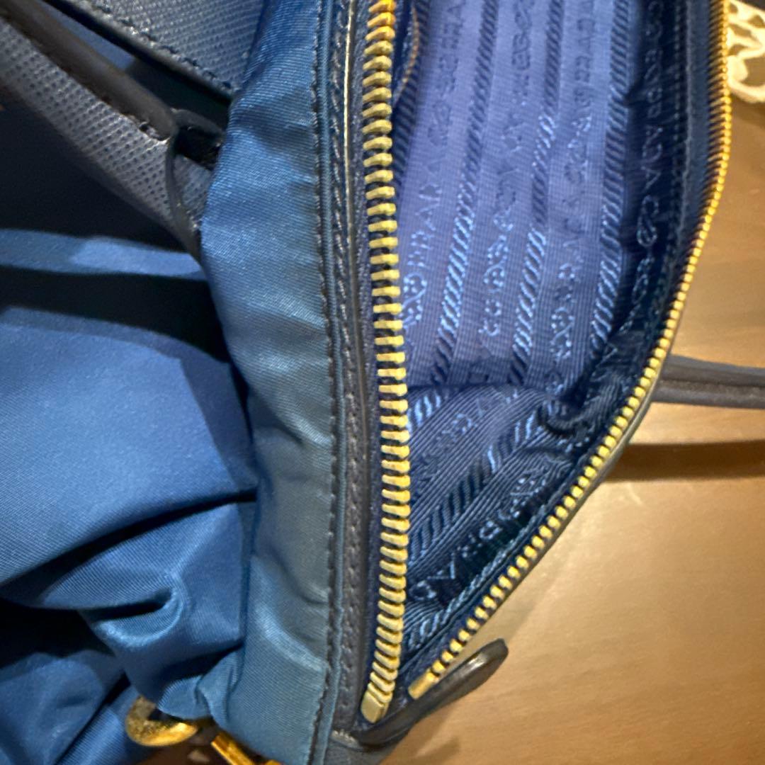 PRADA ブルーハンドバッグ