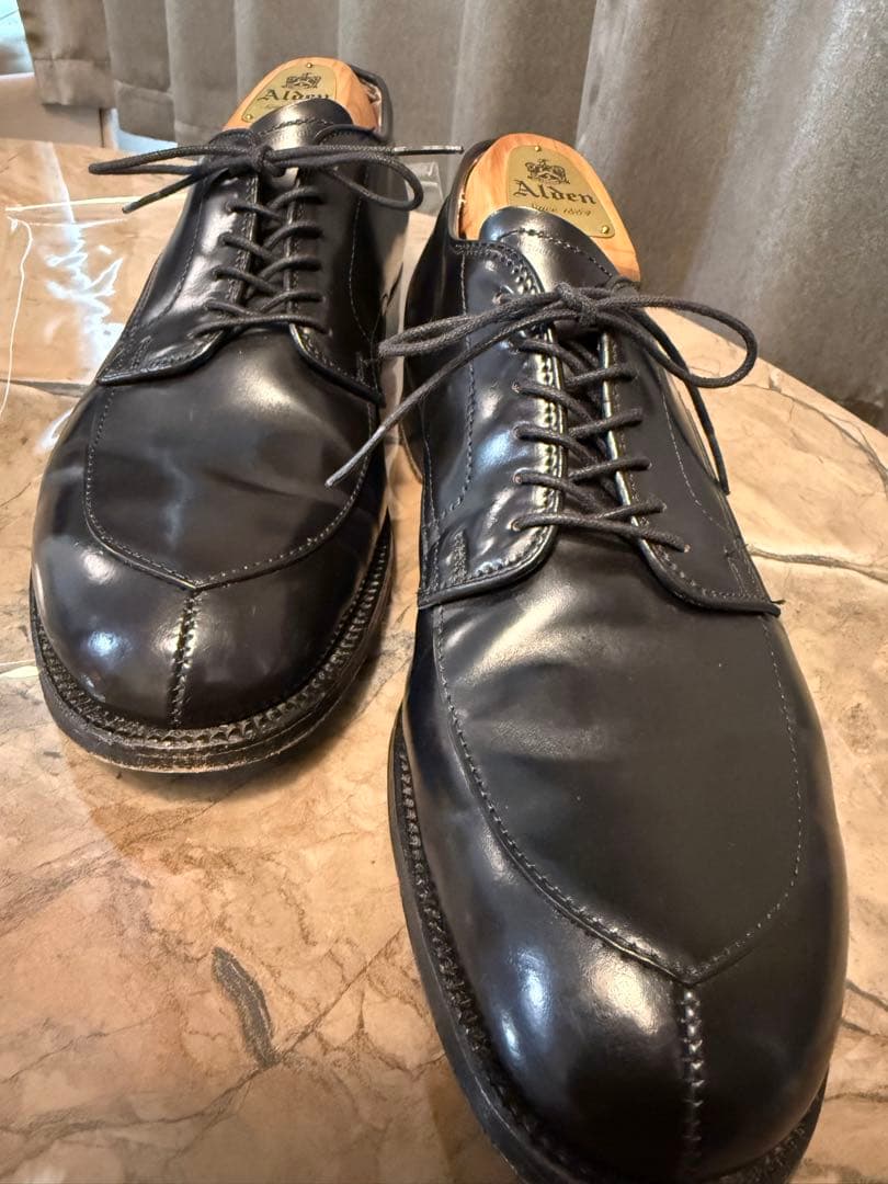 Alden ブラック ドレスシューズ　Vチップ　コードヴァン