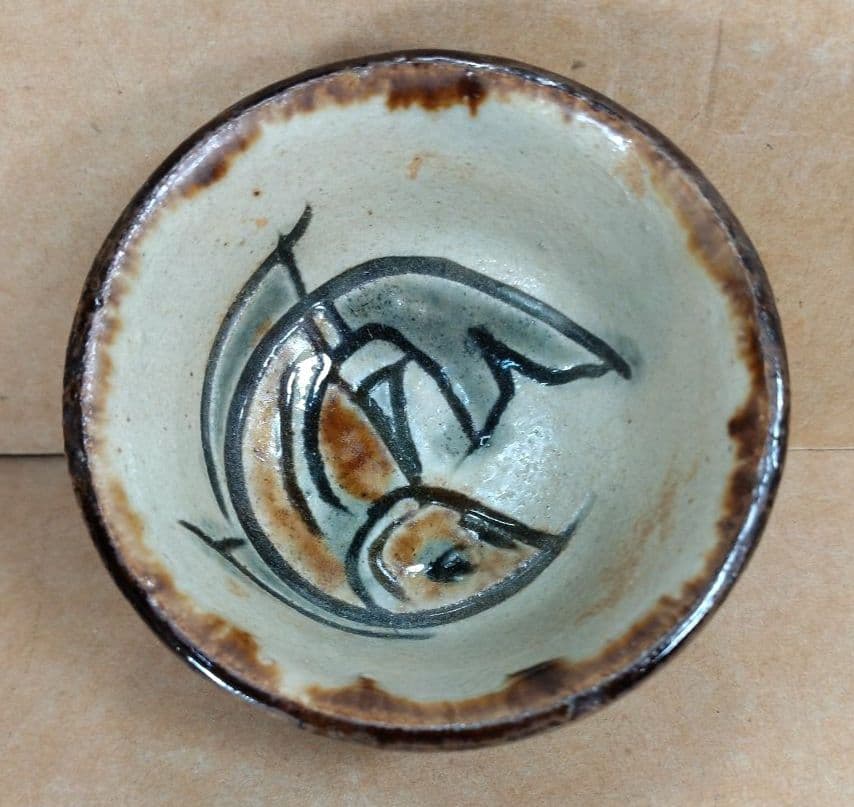 【本物保証】金城次郎 壷屋焼 ぐい呑 共箱 栞 人間国宝 壺屋焼 魚紋ぐい呑