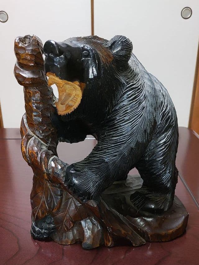 木彫り 立ち熊 鮭なし 美術品 - メルカリ