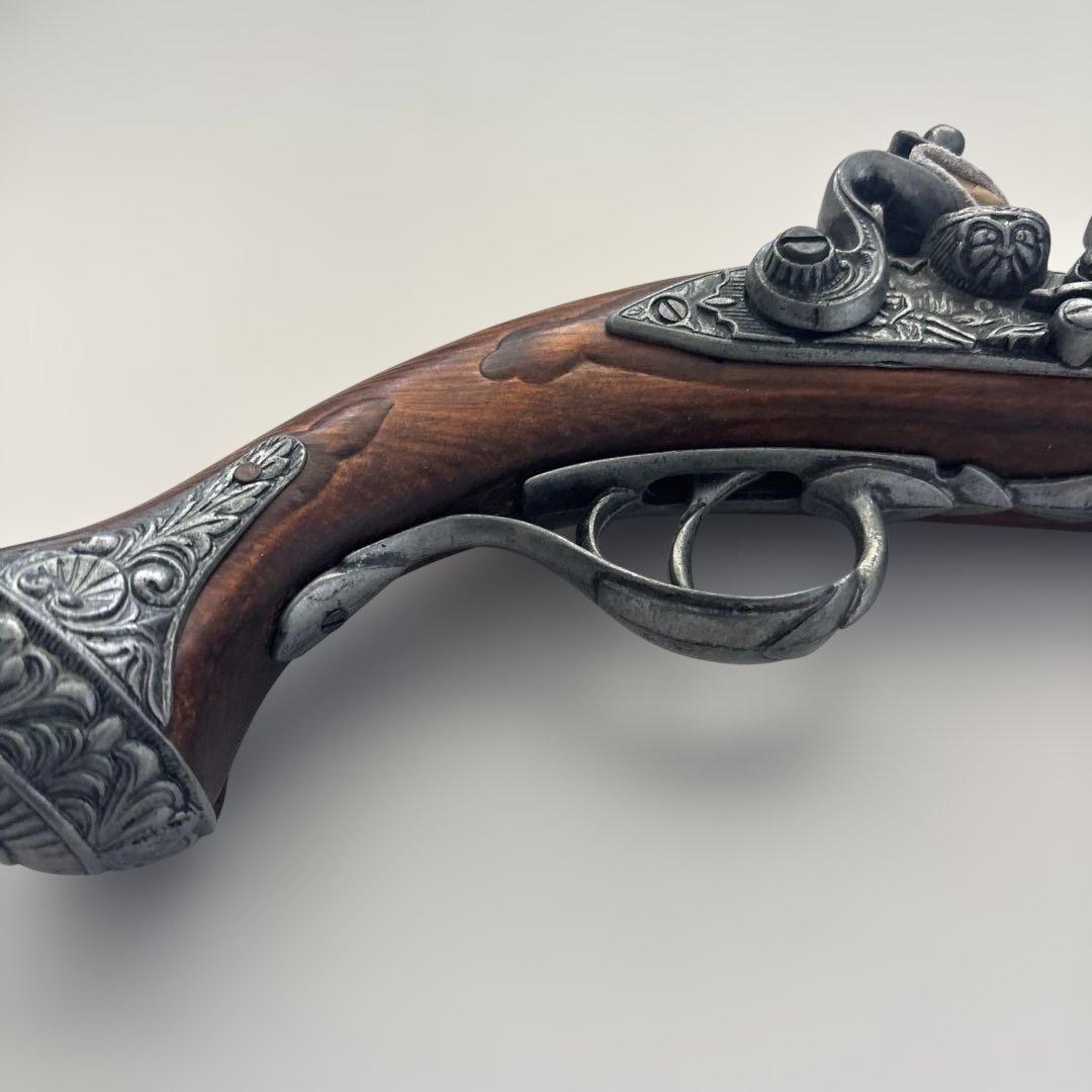 モデルガン 木製 金属製 精緻な彫刻