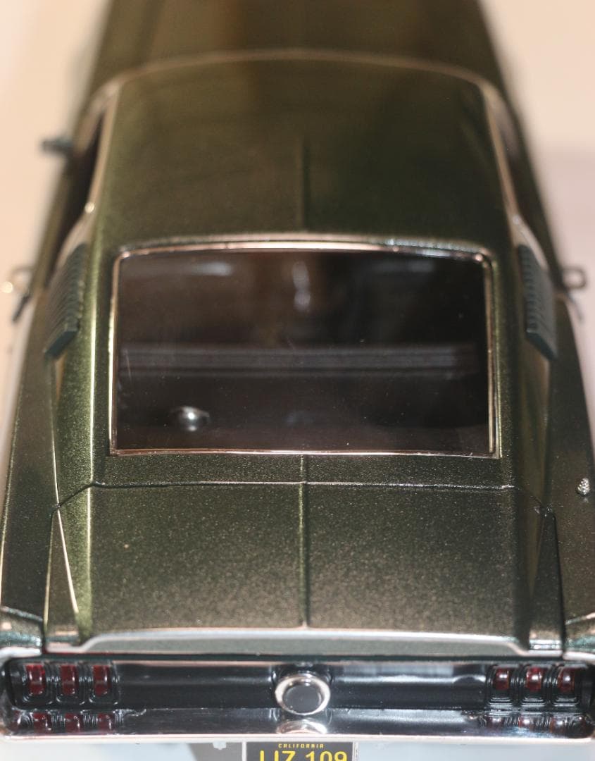 フォード　ムスタングＧＴ　１／１８（映画ブリットのマックィーン使用車と同型です）