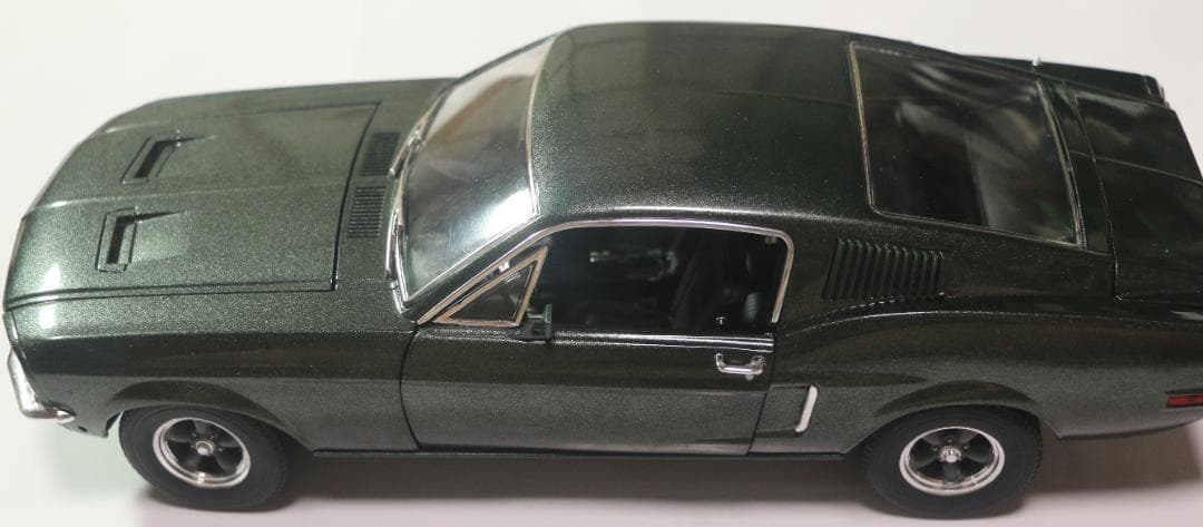 フォード　ムスタングＧＴ　１／１８（映画ブリットのマックィーン使用車と同型です）