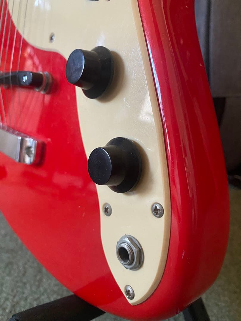 Eastwood Guitars Airline Bobkat Red - メルカリ