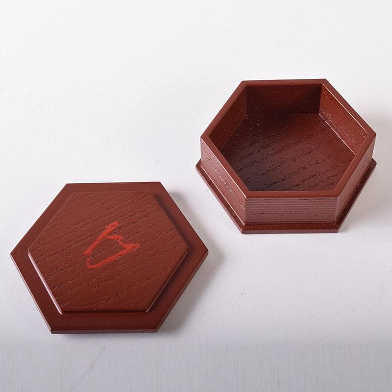 茶道具　哲公房　中村宗哲作　溜塗寿字六角香合　而妙斎花押有　共箱　C　7656