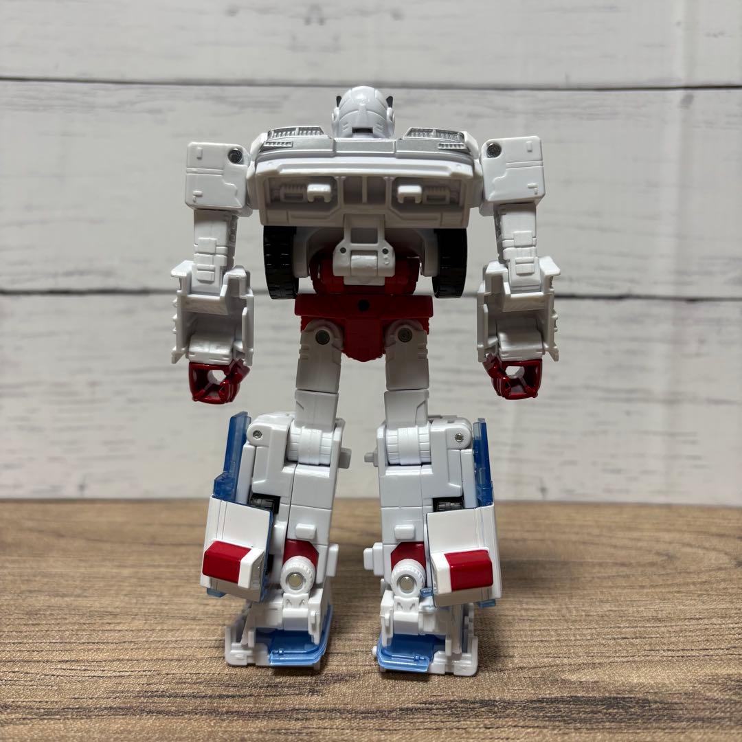 SS-117 ラチェット トランスフォーマー スタジオシリーズ