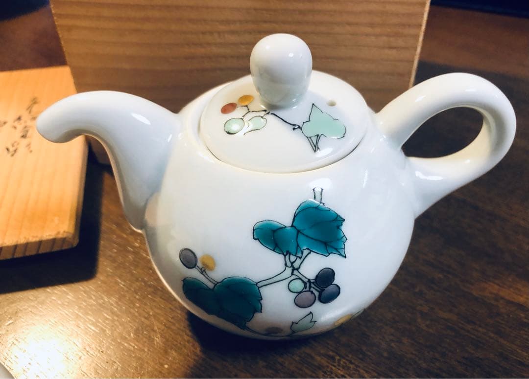 人間国宝　武腰潤　作品　色絵金彩野葡萄　汁注　醤油差し　九谷焼