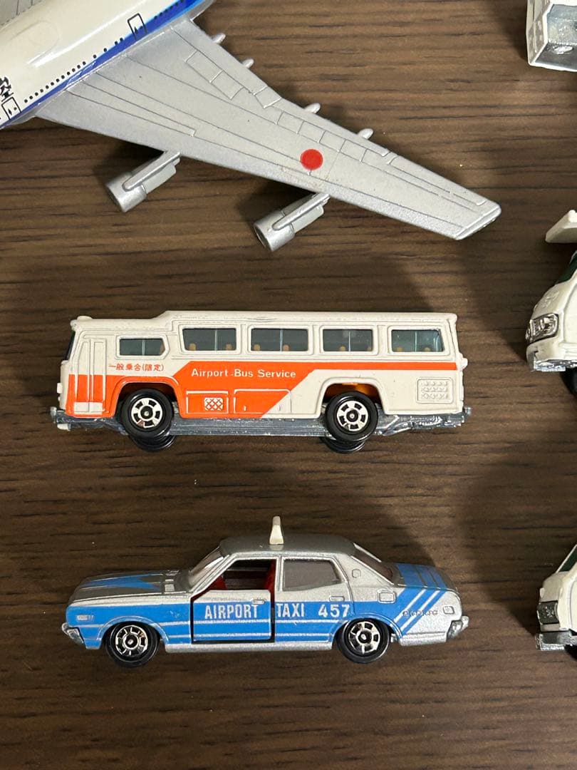 トミカ ANA 新空港セット セドリック空港タクシー