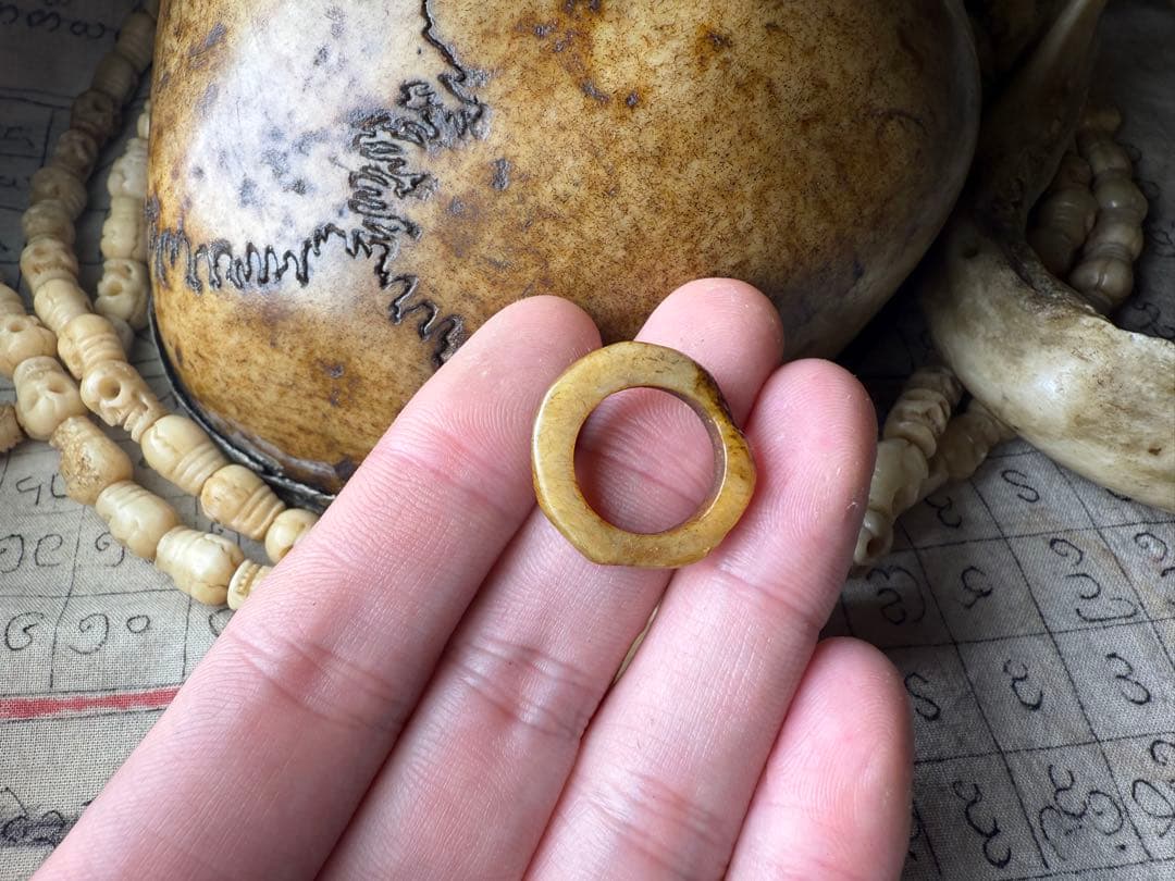 チベットアンティーク　カパーラ　骨輪　呪物 チベットアンティーク カパーラ 骨輪 呪物 - メルカリ