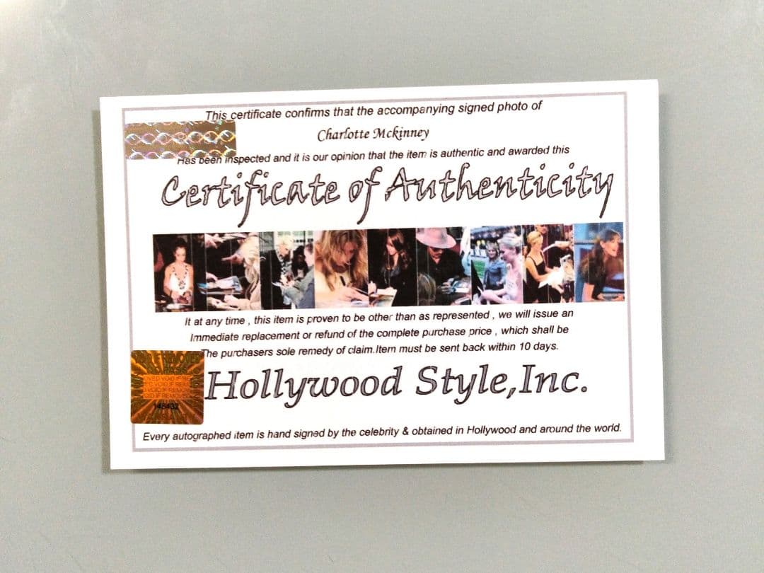 シャーロット・マッキニー直筆サイン入り超大型写真…