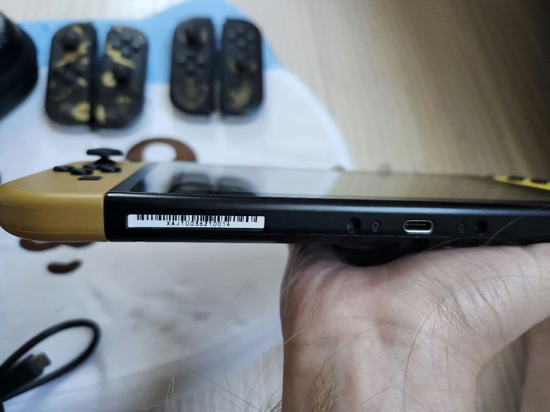 Nintendo Switch 本体 ピカチュウ　イーブイ　モデル