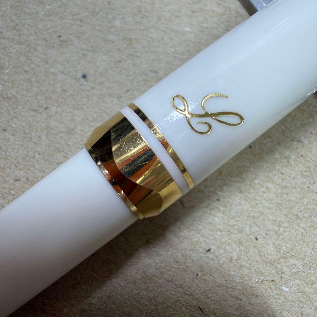 廃盤 PILOT パイロット Lady レディ 万年筆 18k F ホワイト - メルカリ