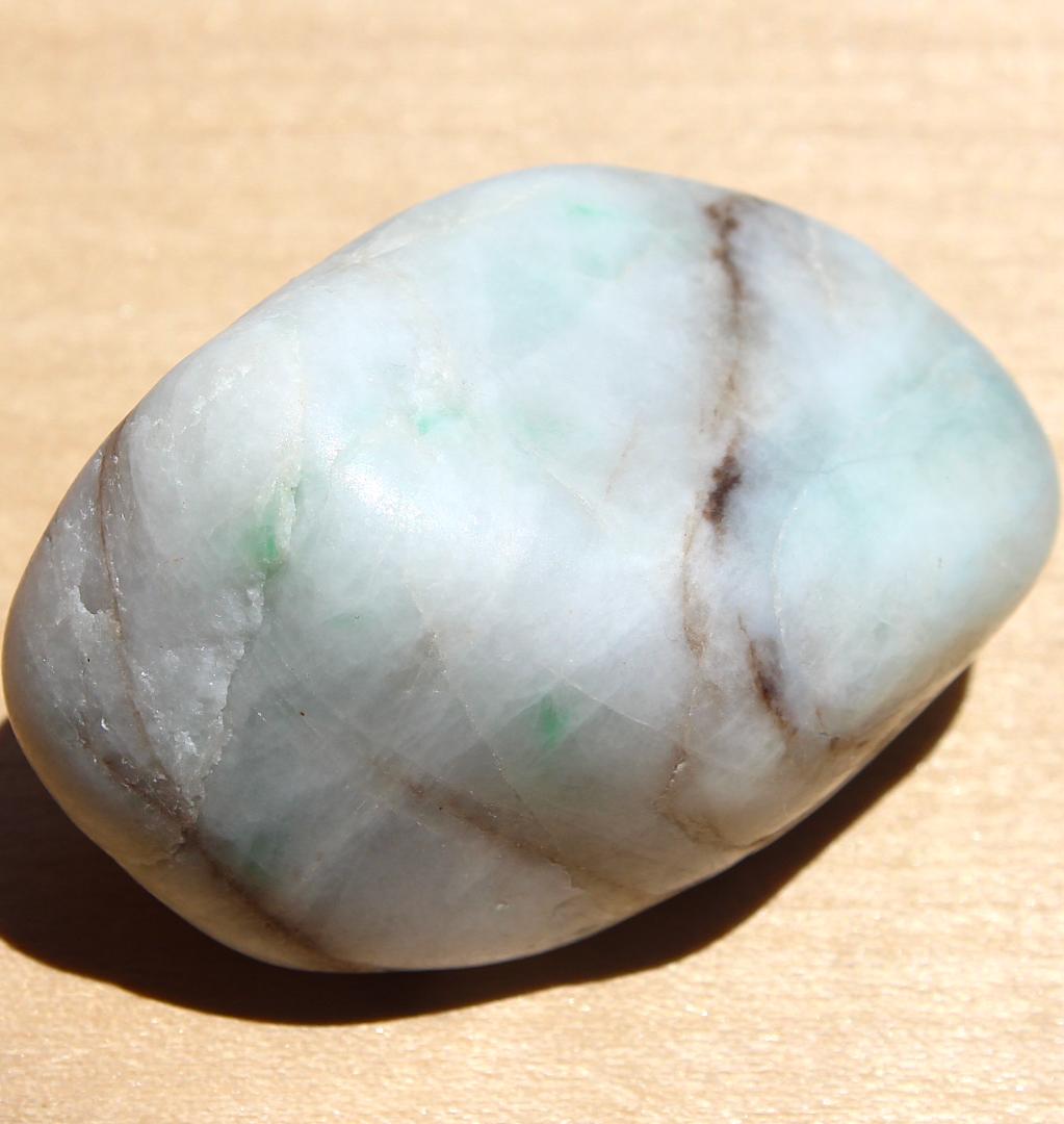 debnyan ［白地×明緑×濃青×茶筋］糸魚川翡翠 原石 48.5g