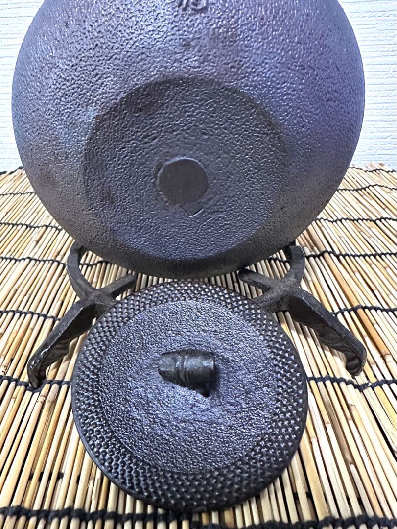 ＵＳＥＤ、良品　南部秀山堂　佐藤 勝弘作　１５型アラレ　鉄瓶　南部鉄瓶　南部鉄器