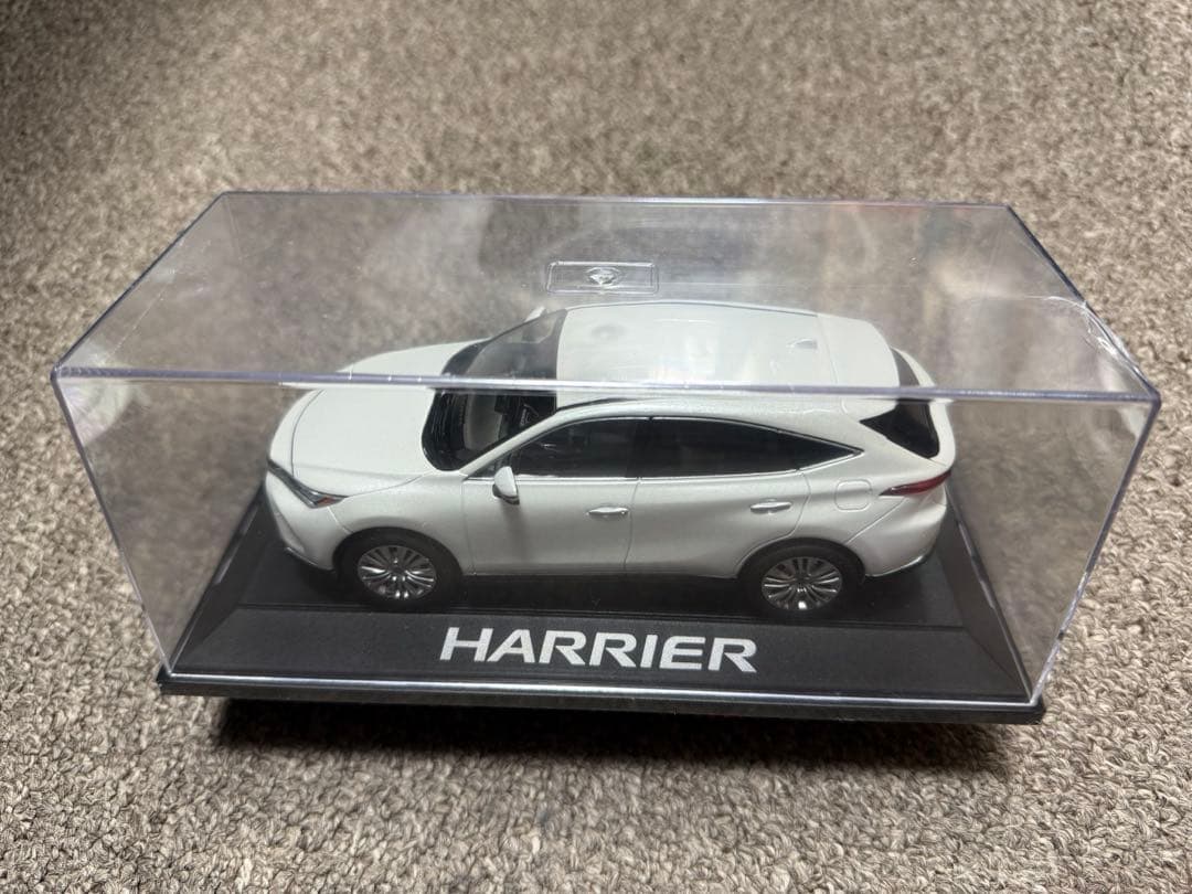 トヨタ HARRIER ミニカー ホワイト