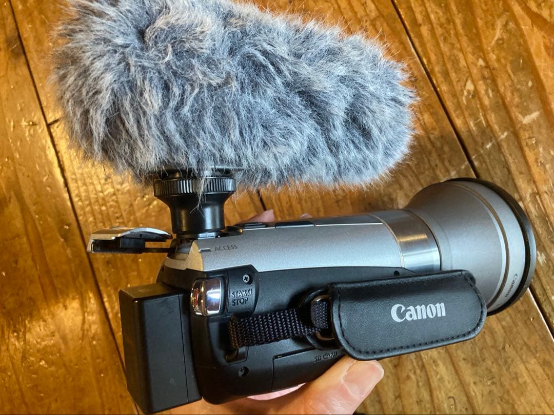 Canon IVIS HF M51 ビデオカメラ　充電器　幅広レンズ 集音マイク