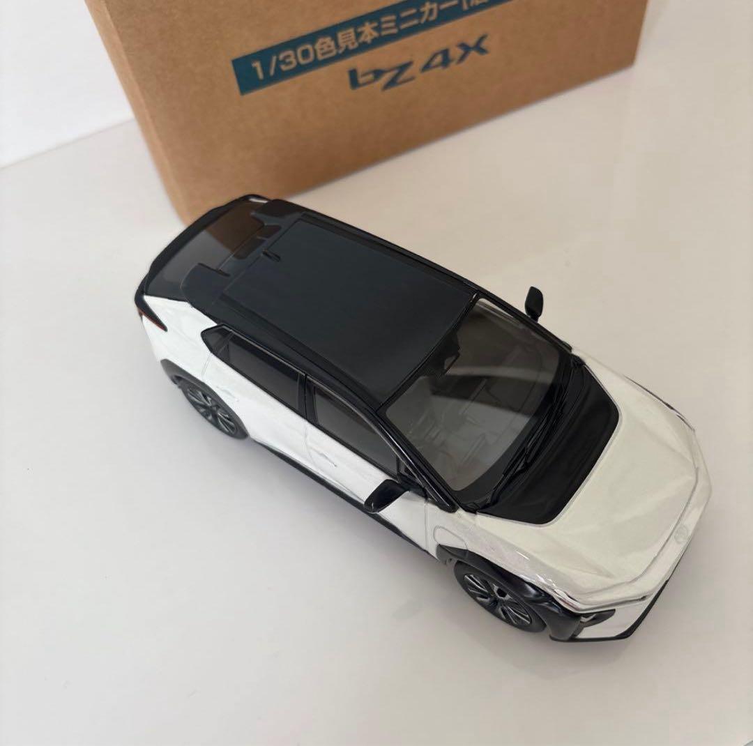 トヨタ 新型bZ4X ミニカーカラーサンプル プラチナホワイトパール
