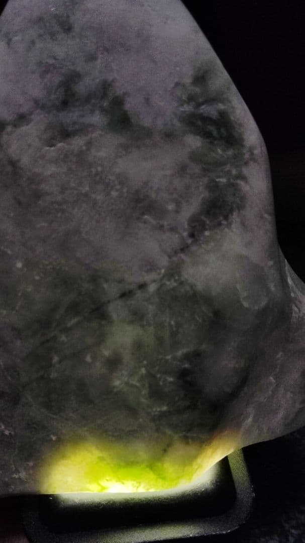 ☆翡翠原石☆糸魚川硬玉【姫川・磨き594g】